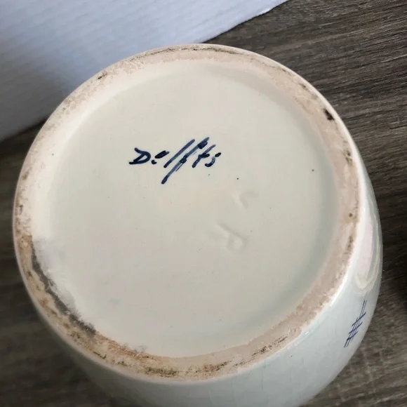 Classic Blue and White Ceramic Jar with Gold Lid - Picture 7 of 16